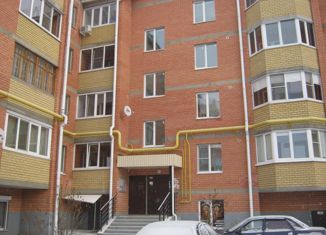 Продам трехкомнатную квартиру, 104 м2, посёлок городского типа Медведево, Советская улица, 45