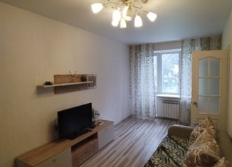 Трехкомнатная квартира в аренду, 56 м2, Екатеринбург, улица Малышева, 83