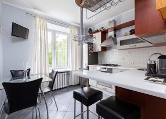 Сдам в аренду 2-ком. квартиру, 54.8 м2, Москва, улица Генерала Ермолова, 10/6, улица Генерала Ермолова