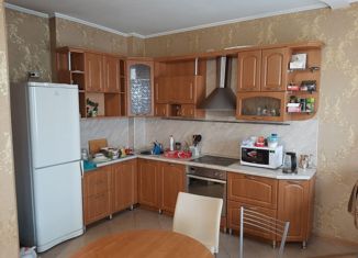 Сдам трехкомнатную квартиру, 75 м2, Абакан, улица Крылова, 77А