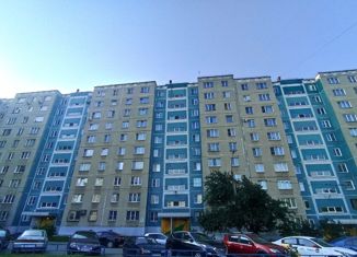 Сдаю в аренду комнату, 66 м2, Челябинск, улица Братьев Кашириных, 102