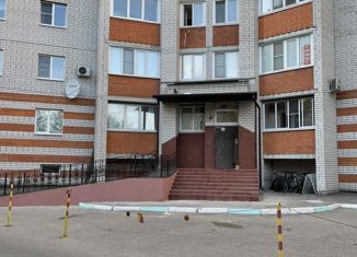 Сдается в аренду 2-комнатная квартира, 80 м2, Владимир, улица Мира, 6Б