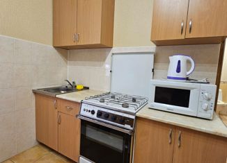 Сдаю 3-ком. квартиру, 90 м2, Сочи, Орбитовская улица, 20/7, микрорайон Энергетик-Изумруд