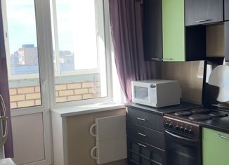 Сдается в аренду однокомнатная квартира, 38 м2, Тольятти, улица Фрунзе, 10Б