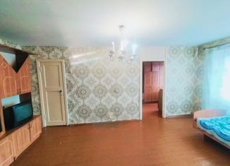 Сдается двухкомнатная квартира, 46 м2, Магнитогорск, Советская улица, 127