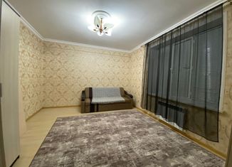 Сдам в аренду 1-ком. квартиру, 39 м2, Дагестан, улица Свердлова, 2В