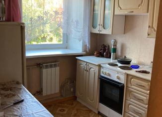 Сдаю 2-ком. квартиру, 45 м2, Иркутск, улица Демьяна Бедного, 25