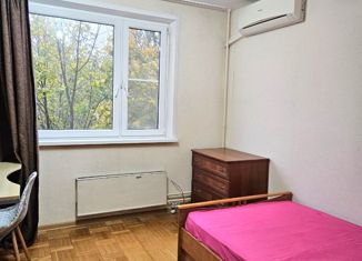 Сдам в аренду 2-ком. квартиру, 75 м2, Москва, Днепропетровская улица, 1, район Чертаново Центральное