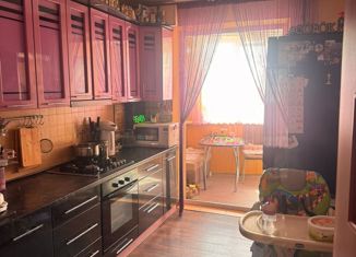 Трехкомнатная квартира в аренду, 70 м2, Керчь, улица 1-й Пятилетки, 27Б