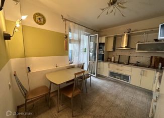 Продам 3-ком. квартиру, 100 м2, Москва, улица Каховка, 18к1, улица Каховка