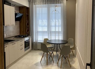 Сдается двухкомнатная квартира, 70 м2, Ставропольский край, улица Пастухова, 38