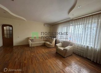 Продажа трехкомнатной квартиры, 90 м2, Крымск, улица Карла Либкнехта, 5