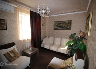 Продается 3-комнатная квартира, 65 м2, Таганрог, улица Чехова, 53