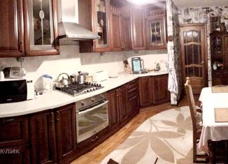 Продажа 5-ком. квартиры, 115 м2, Саратов, улица имени В.Н. Симбирцева, 7, Октябрьский район