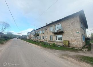 Продам 2-ком. квартиру, 44.5 м2, поселок Волот, Садовая улица, 4