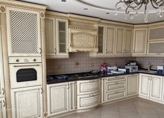 Продаю четырехкомнатную квартиру, 98 м2, станица Ессентукская, улица Гагарина, 5к3