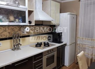 Продам четырехкомнатную квартиру, 77 м2, Альметьевск, улица Герцена, 94