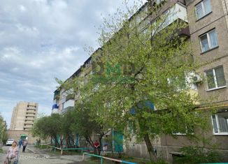 Продается 3-ком. квартира, 61 м2, Оренбургская область, Гомельская улица, 72