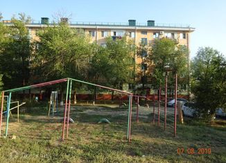 Продаю 2-ком. квартиру, 57 м2, Элиста, 4-й микрорайон, 4-й микрорайон, 10