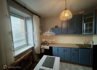 Сдам в аренду 1-ком. квартиру, 40 м2, Керчь, улица Карла Маркса, 10