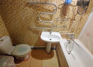 Продаю 2-ком. квартиру, 62.8 м2, Волхов, Советская улица, 5