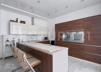 Продаю 3-ком. квартиру, 130 м2, Санкт-Петербург, улица Комсомола, 14к2, улица Комсомола