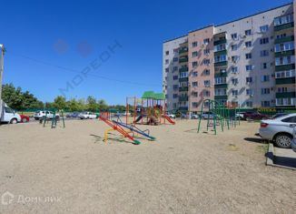 Продам 2-комнатную квартиру, 60.7 м2, посёлок городского типа Яблоновский, Солнечная улица, 55/1к8