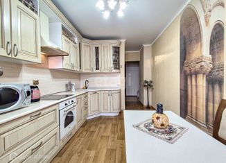 Продается 2-ком. квартира, 76 м2, Новосибирск, улица Татьяны Снежиной, 49, метро Берёзовая роща