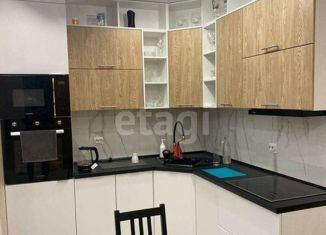 Сдаю 2-ком. квартиру, 60 м2, Омск, Взлётная улица, 13/1, ЖК Кузьминки