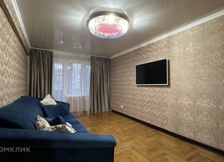 Продам трехкомнатную квартиру, 70 м2, Армавир, улица Каспарова, 11