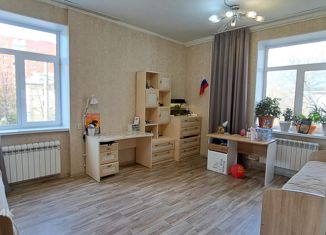 Продается трехкомнатная квартира, 78 м2, Свердловская область, улица Старых Большевиков, 24