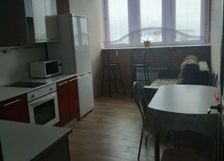 Сдам 1-комнатную квартиру, 50 м2, Новороссийск, улица Куникова, 20А