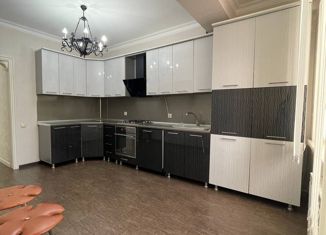 Сдача в аренду 3-ком. квартиры, 92 м2, Дагестан, улица 65-летия Победы, 29