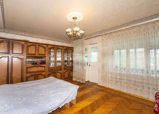 Продам 4-комнатную квартиру, 87 м2, Ростовская область, Южная улица, 44