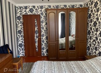 Продается трехкомнатная квартира, 65 м2, село Михайловское, улица Плиева, 4