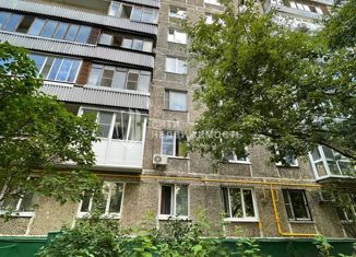 Продается 2-комнатная квартира, 45 м2, Москва, Усачёва улица, 40, метро Спортивная