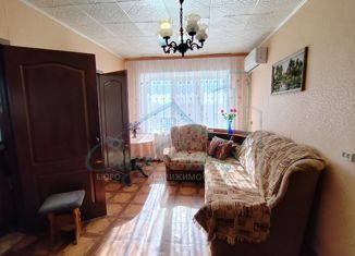 Продам четырехкомнатную квартиру, 60 м2, Оренбургская область, улица Осипенко, 40