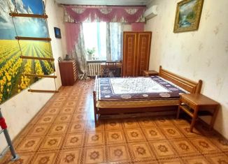 Продается 3-комнатная квартира, 74.4 м2, Волгоградская область, Коммунистическая улица, 36