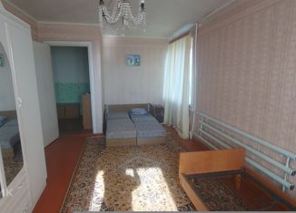 Продается 1-комнатная квартира, 35 м2, посёлок Адамовка, улица Ленина, 43