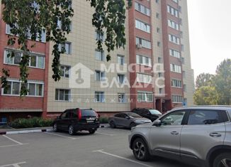 Продается 2-комнатная квартира, 70.2 м2, Омск, улица Лукашевича, 3Б