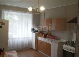 Продаю трехкомнатную квартиру, 76 м2, Кувшиново, улица Горького, 11