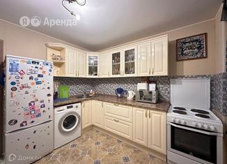 Сдам 2-ком. квартиру, 55 м2, Мурино, улица Шувалова, 16/9, ЖК Созвездие