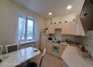 Трехкомнатная квартира на продажу, 65 м2, Краснокамск, проспект Мира, 9