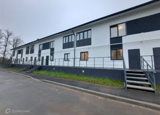 Продается двухкомнатная квартира, 65.3 м2, городской посёлок Сиверский, улица Военный Городок, 7