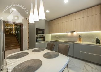 Продается 4-комнатная квартира, 105 м2, Петрозаводск, улица Черняховского, 43, район Перевалка