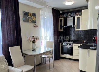 Продам 4-ком. квартиру, 62 м2, Азов, Социалистический переулок, 62