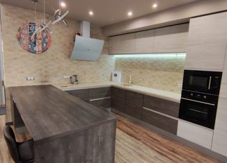 Продам 3-комнатную квартиру, 78.8 м2, Петропавловск-Камчатский, улица Топоркова, 6/1