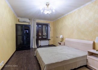 Сдается трехкомнатная квартира, 110 м2, Санкт-Петербург, Шамшева улица, 14, метро Чкаловская