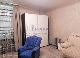 Продаю 2-ком. квартиру, 58 м2, Нижний Новгород, улица Дежнёва, 8, метро Бурнаковская