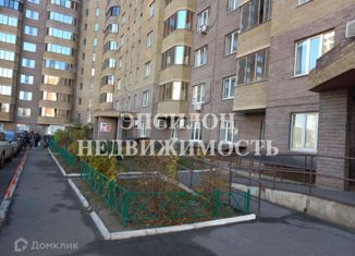 Продается 1-комнатная квартира, 47 м2, Курск, проспект Вячеслава Клыкова, 92
